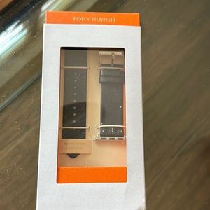 MCGRAW APPLE BAND Color: Black
'TORY BURCH